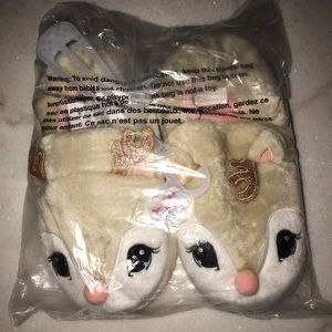 NWT Justice slippers